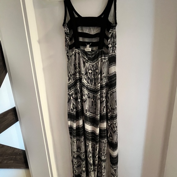 Dynamite Long Maxi Dress with cutout back - Picture 2 of 4